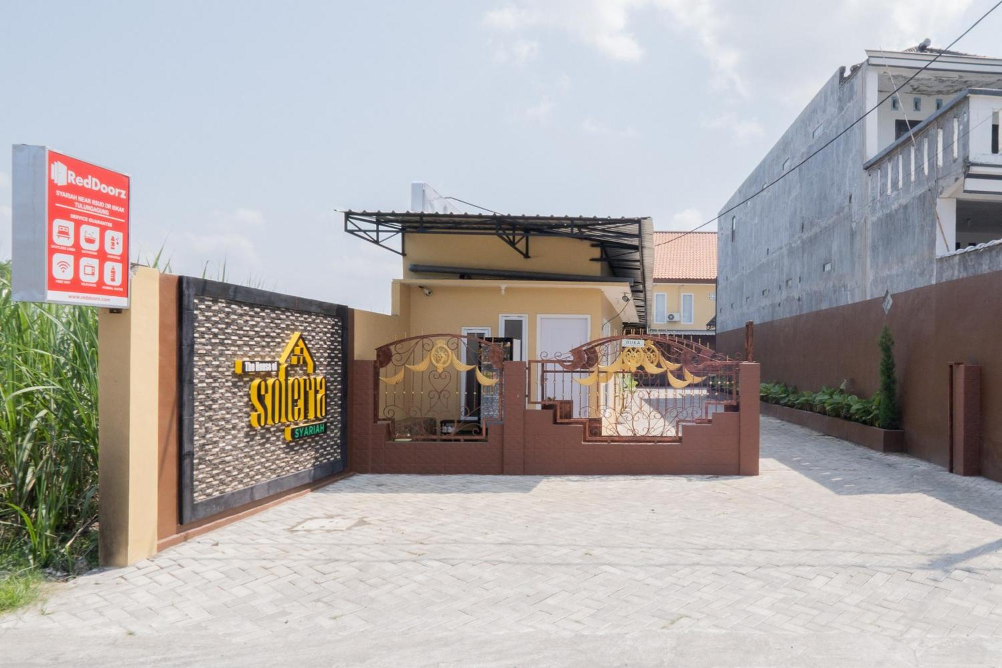 Reddoorz Syariah Near Rsud Dr Iskak Tulungagung Hotel Kedungwaru Exterior photo