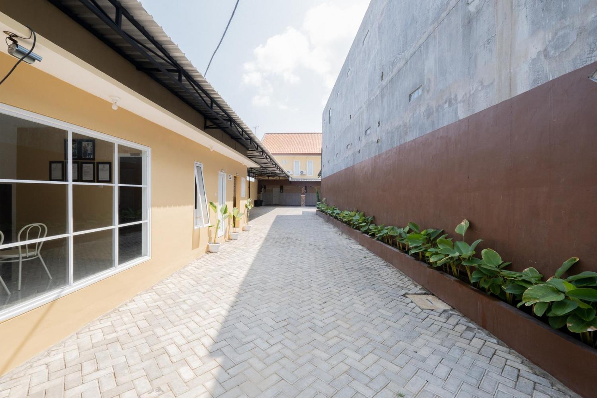 Reddoorz Syariah Near Rsud Dr Iskak Tulungagung Hotel Kedungwaru Exterior photo