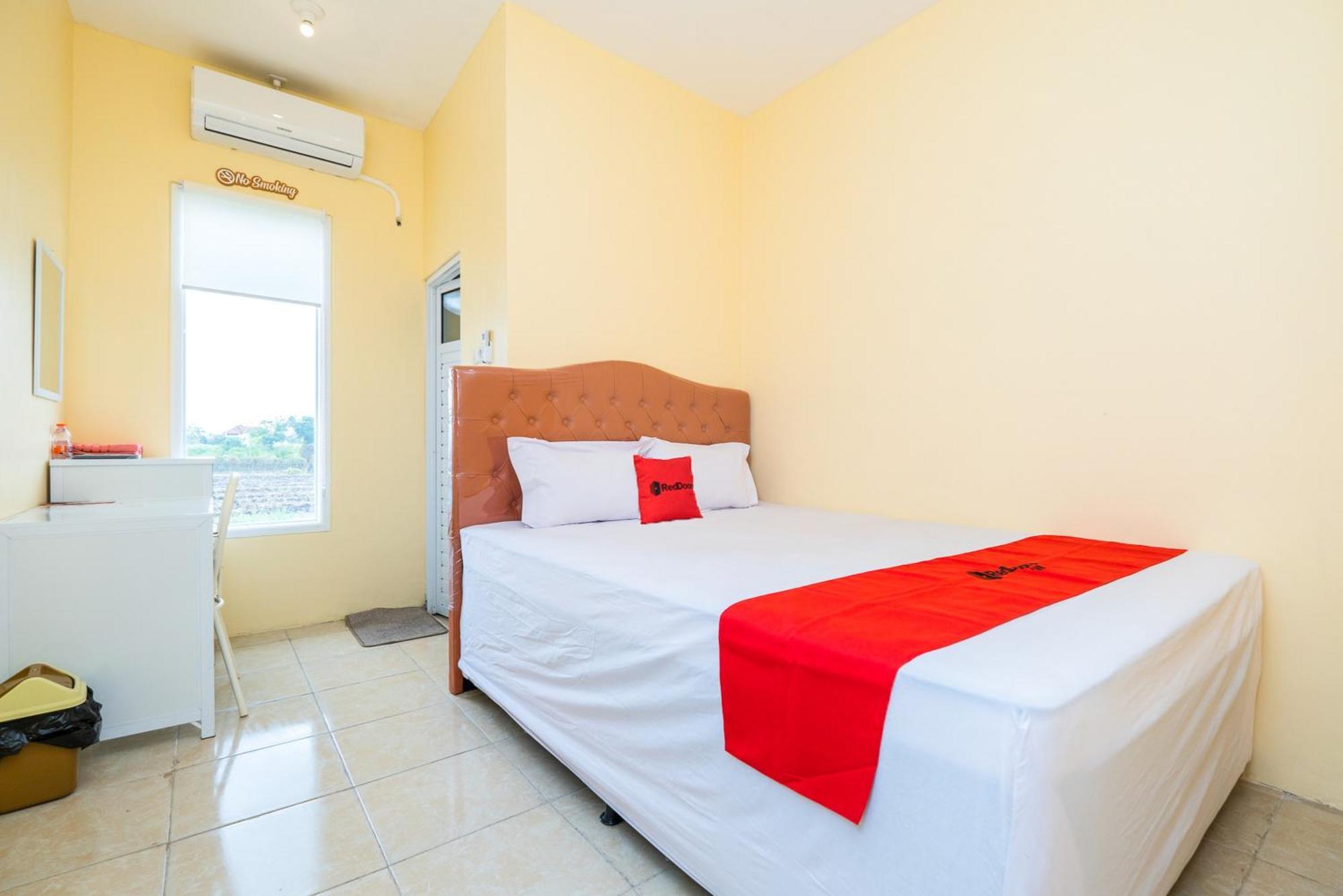 Reddoorz Syariah Near Rsud Dr Iskak Tulungagung Hotel Kedungwaru Exterior photo